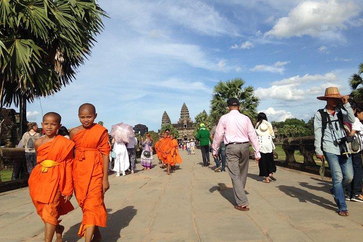 Angkor Wat Sunrise Experience – Ultimate 1-Day Guided Temple Tour