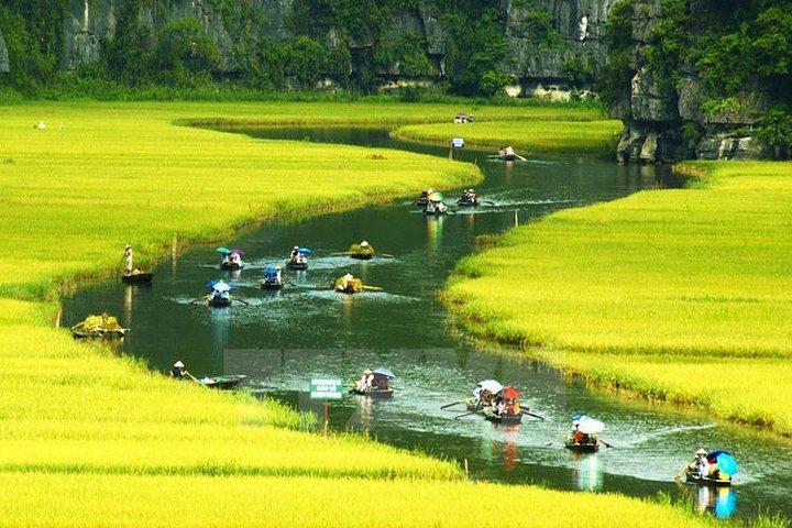 Private Day Tour Hoa Lu, Tam Coc, Mua Cave By Limousine Transfers