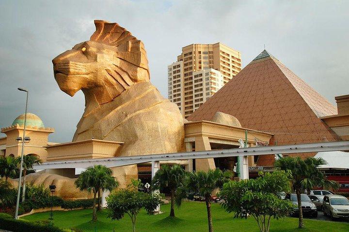 Sunway Lagoon: Admission Ticket & 2-Way Transfer