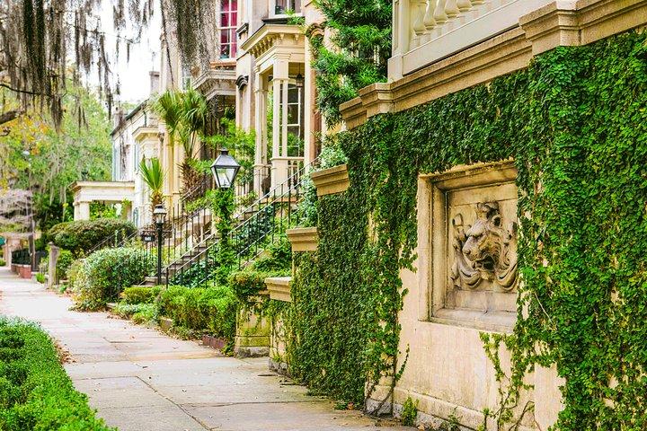 Savannah Land & Sea Combo: City Sightseeing Trolley Tour with Riverboat Cruise