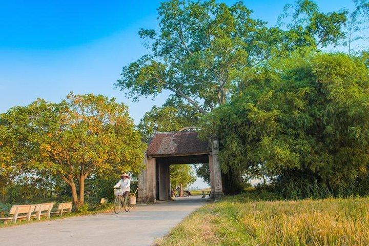 Duong Lam Ancient Village Private Tour: Ancient Vestage, Fortress