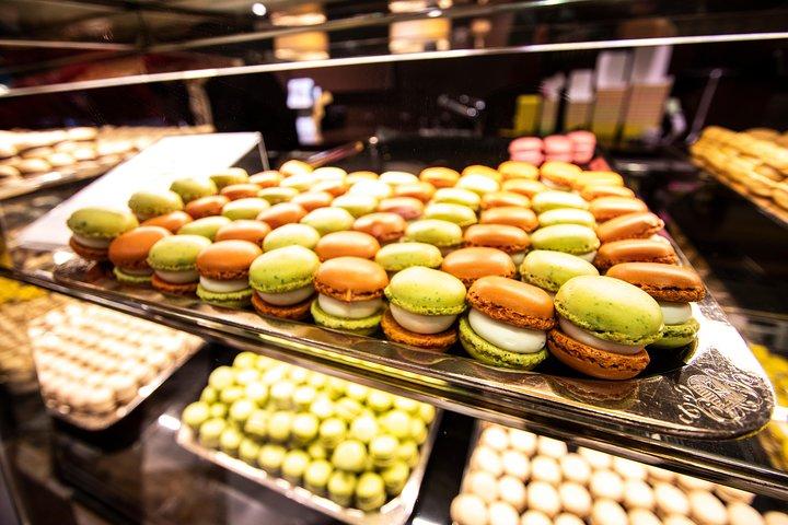 Geneva: Chocolate Tasting and Walking Tour with a Local