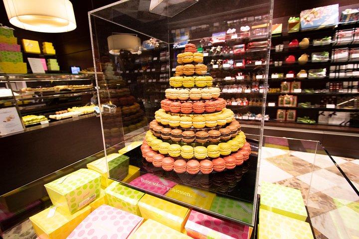 Geneva: Chocolate Tasting and Walking Tour with a Local