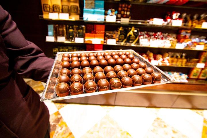 Geneva: Chocolate Tasting and Walking Tour with a Local