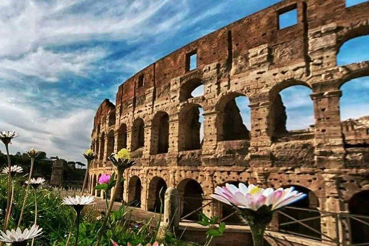 Tour of the main attractions of ancient and modern Rome.