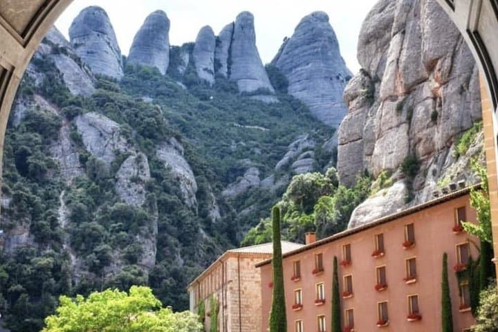 Private Montserrat Tour, Wine Taste & Local Lunch from Barcelona