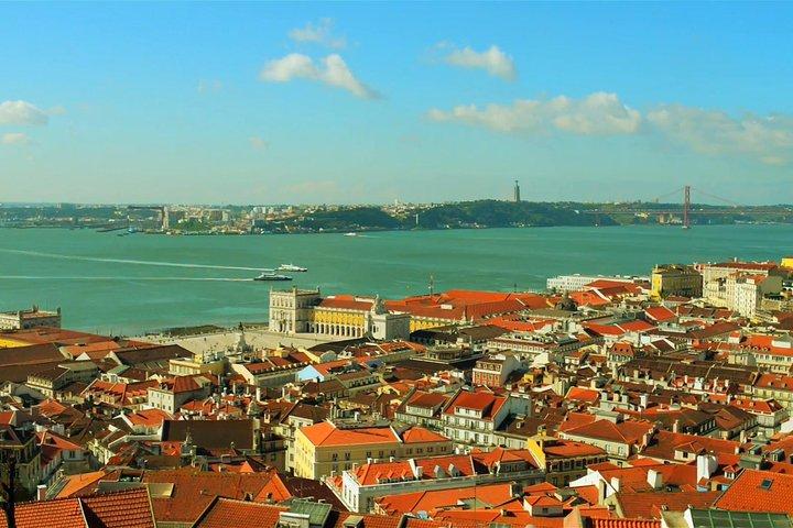 Private 4-hour city tour of Lisbon with driver and official guide