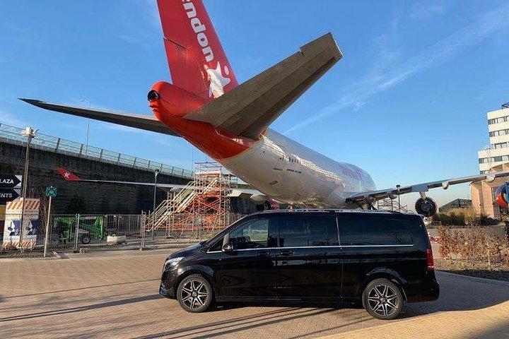 Schiphol Airport Private Transfer to Amsterdam with Meet & Greet