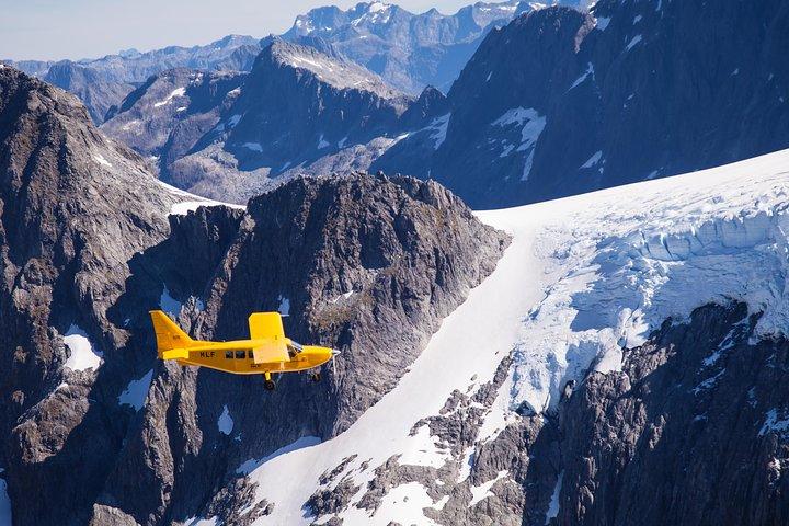 Milford Sound Glacier Flight & Cruise from Wanaka