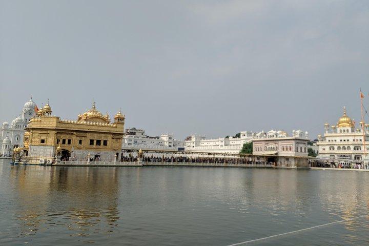Amritsar: Golden Temple, Jallianwala Bagh & Wagah Border Tour