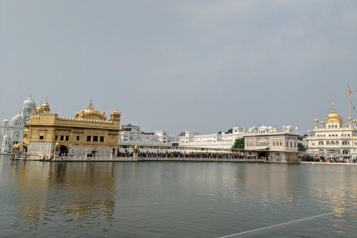 Amritsar: Golden Temple, Jallianwala Bagh & Wagah Border Tour