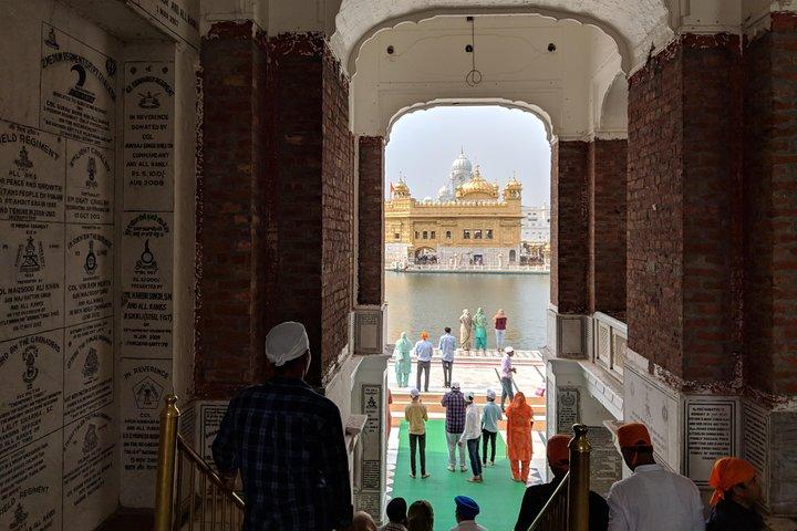Amritsar: Golden Temple, Jallianwala Bagh & Wagah Border Tour