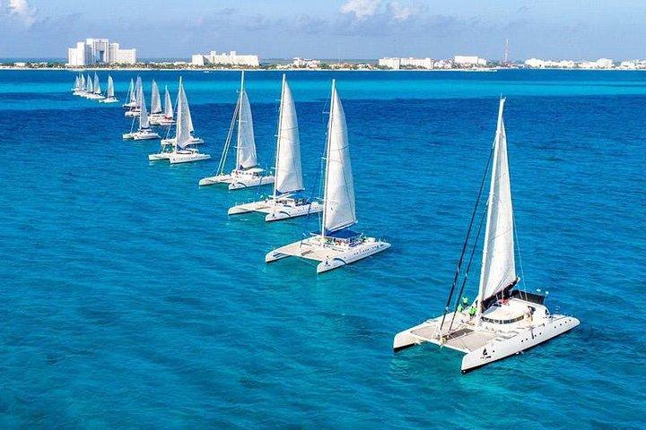 Amazing tour to the beauty Isla Mujeres with Snorkel and open bar