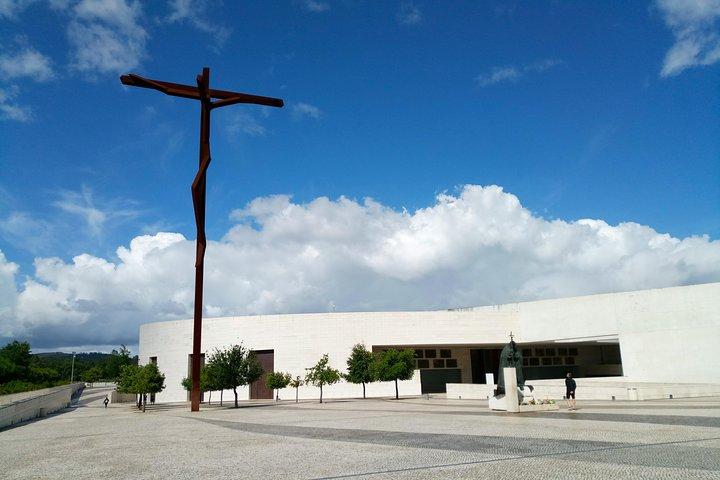 Batalha, Alcobaça, Óbidos, Fátima & Nazaré Private Tour