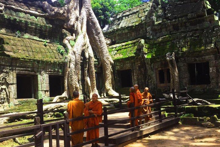 Ta Prohm & Floating Village 1-Day Tour
