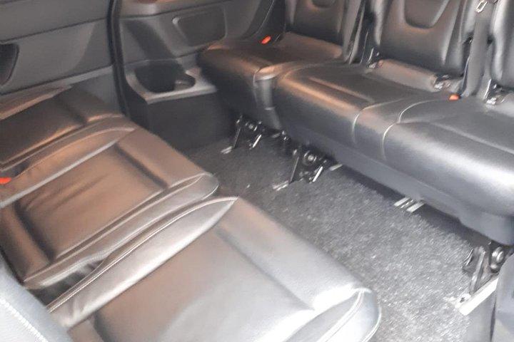 Luxury Minivan from Brussels airport to the city of Brussels