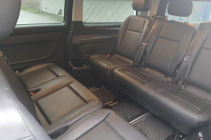 Luxury Minivan from Brussels airport to the city of Brussels
