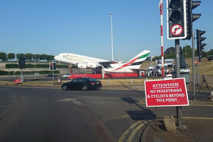 Private Transfer: Heathrow to Southampton Cruise Terminal Stopover at Stonehenge