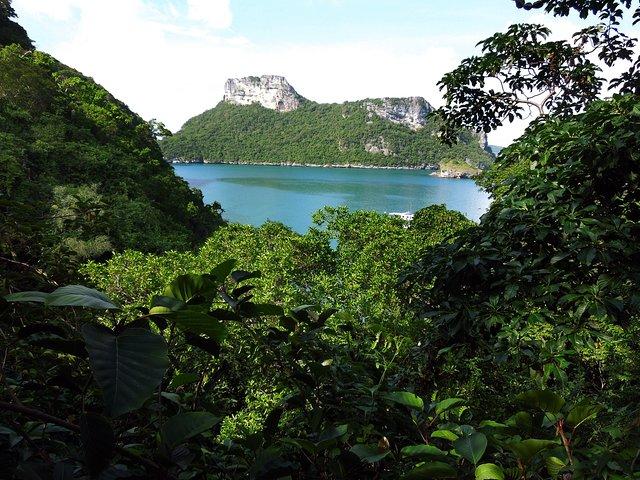 Amazing Ang Thong Marine Park Day Trip by Boat from Koh Samui