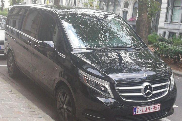 Luxury Minivan from Brussels airport to the city of Bruges