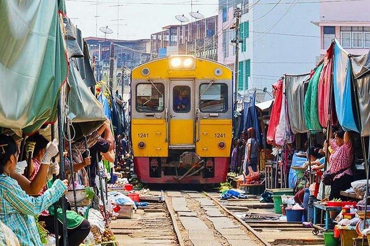 Maeklong Railway & Damnoen Saduak Floating Market Half-Day Tour