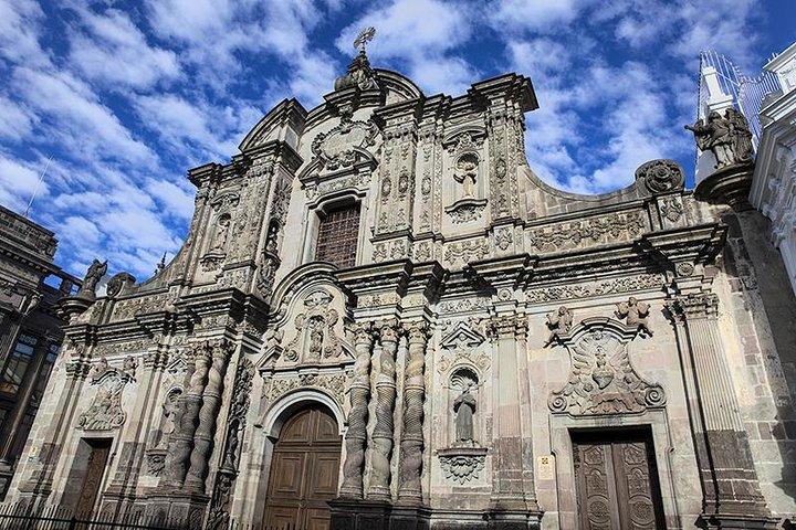 Discover Quito; Old town, Middle of the world + Cable car PRIVATE