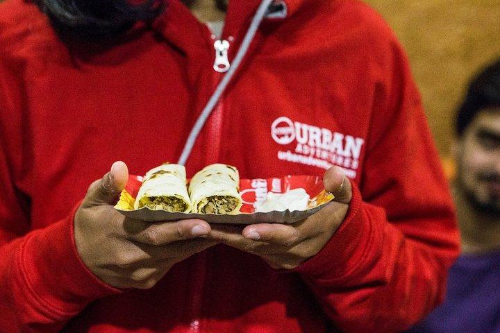 Delhi Food Walk: Rickshaw Ride, Street Eats & Market Tour