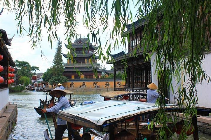 From Shanghai: Zhujiajiao Water Town Private Tour with Boat Ride