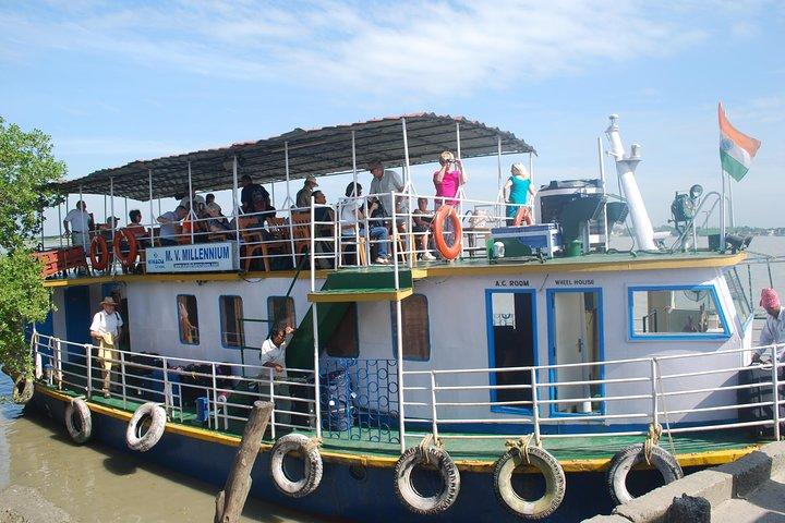 Guided Kolkata Sightseeing Trip by Car, Walk & Sunset Cruise Excursion Trip