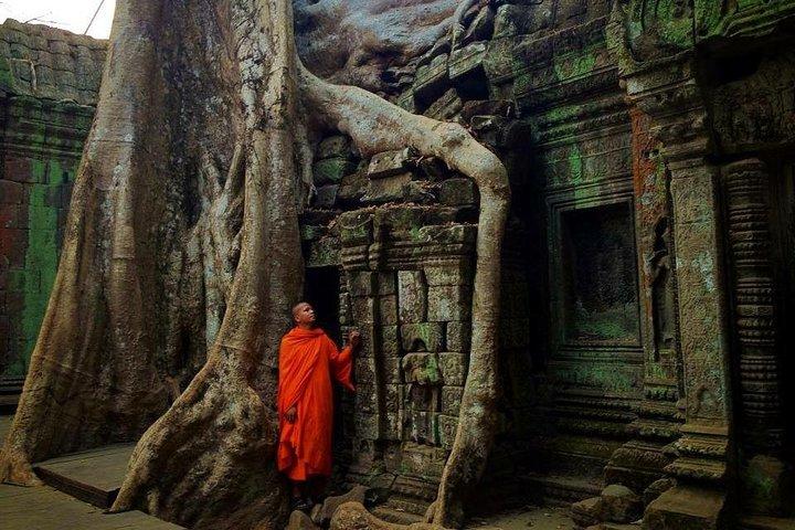 2-Days Angkor Wat Sunrise Tour, Floating Village And Beng Mealea