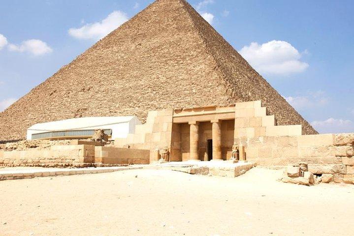 Day Tour to Giza Pyramids & Egyptian Museum & Citadel & Coptic Cairo and Bazaar