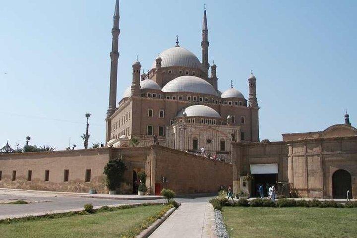 Cairo day tour to Egyptian Museum and old Cairo
