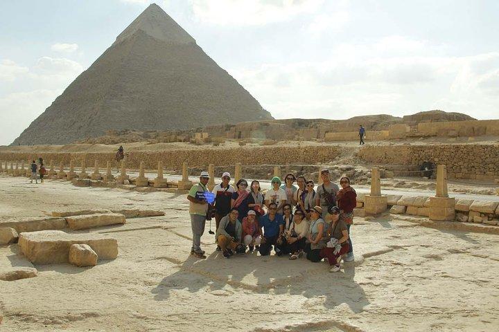 Giza Pyramids, Memphis and Sakkara Day Trip