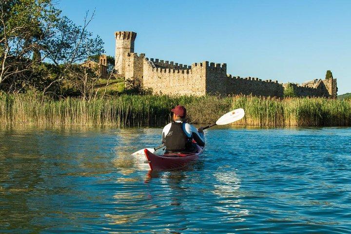 Fun Kayaking In Lake Trasimeno with lunch - Umbria