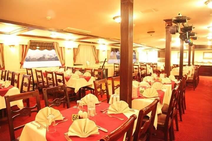 Cairo: Nile River Dinner Cruise with Belly Dancing Show