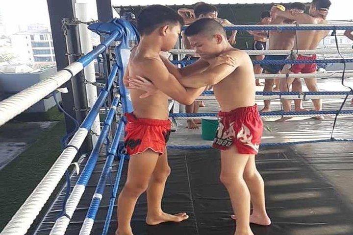 Thai Boxing Lesson, family and Kids Friendly
