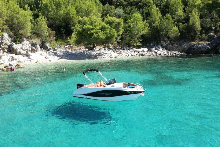Half-Day Best Beaches & Bays Private Speed Boat Tour