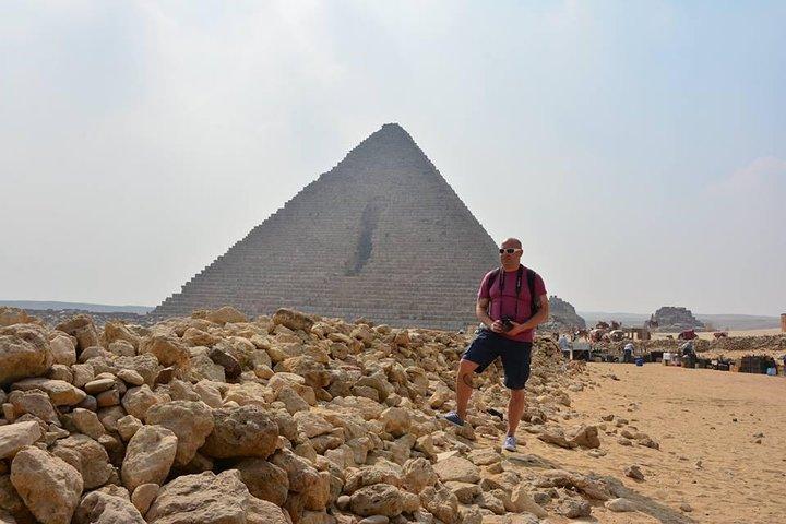 Private Day Tour to Giza Pyramids and Sakkara and Memphis