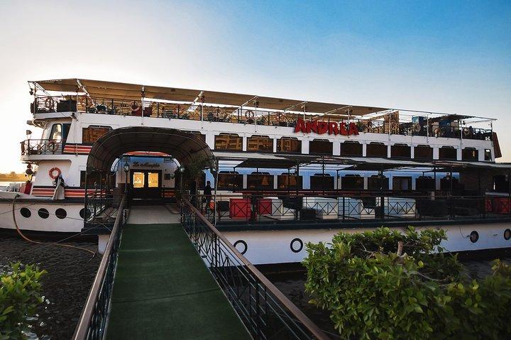 Cairo: Nile River Dinner Cruise with Belly Dancing Show