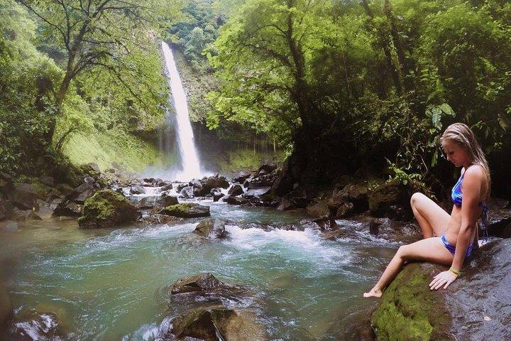 Full-Day Arenal Highlights: Hanging Bridges, Waterfall & Volcano