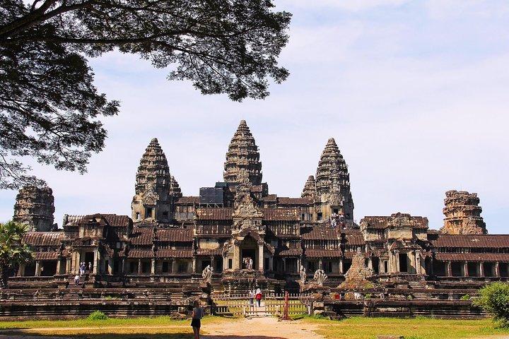 Sunrise Small-Group Angkor Wat Private Tour