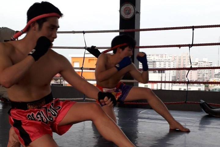 Thai Boxing Lesson, family and Kids Friendly