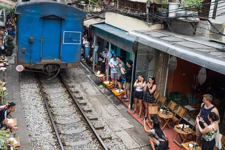 Hanoi City Tour: Private Half-Day Customized & Train Street Visit