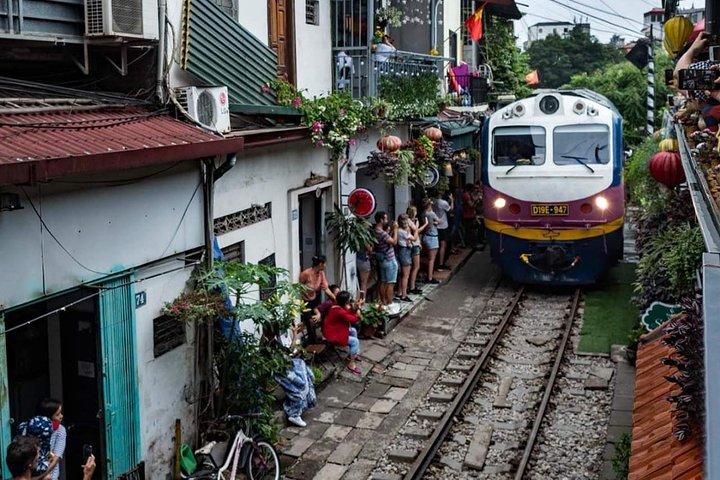 Hanoi City Tour: Private Half-Day Customized & Train Street Visit