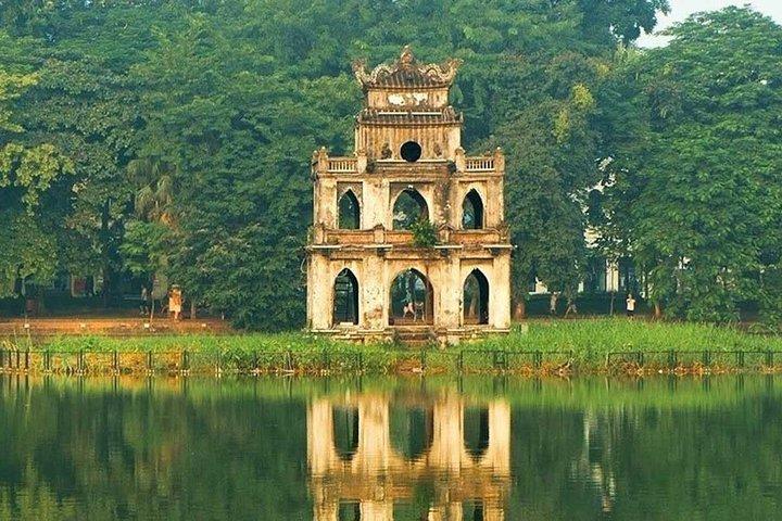 Hanoi City Tour: Private Half-Day Customized & Train Street Visit