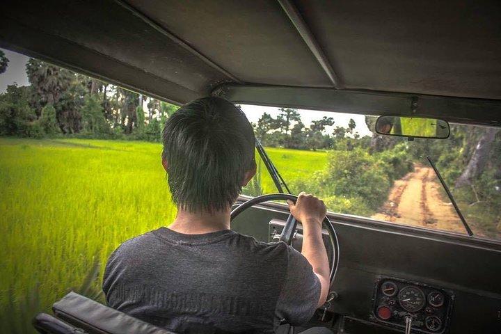 Siem Reap: Silk Farm & Countryside Offbeat Jeep Tour