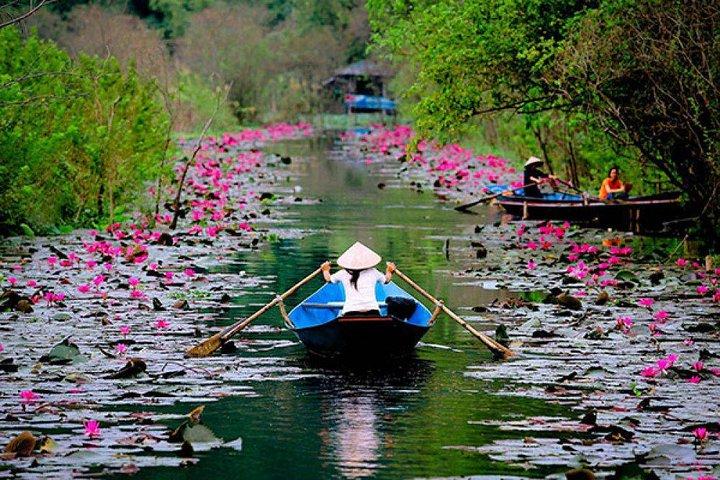 Perfume Pagoda Private Day Tour: Buddhism, Boat trip, Cable Car