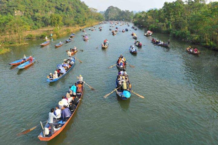 Perfume Pagoda Private Day Tour: Buddhism, Boat trip, Cable Car