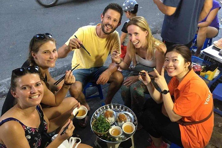 Small-Group Street Food Cyclo Tour of Hanoi Old Quarter