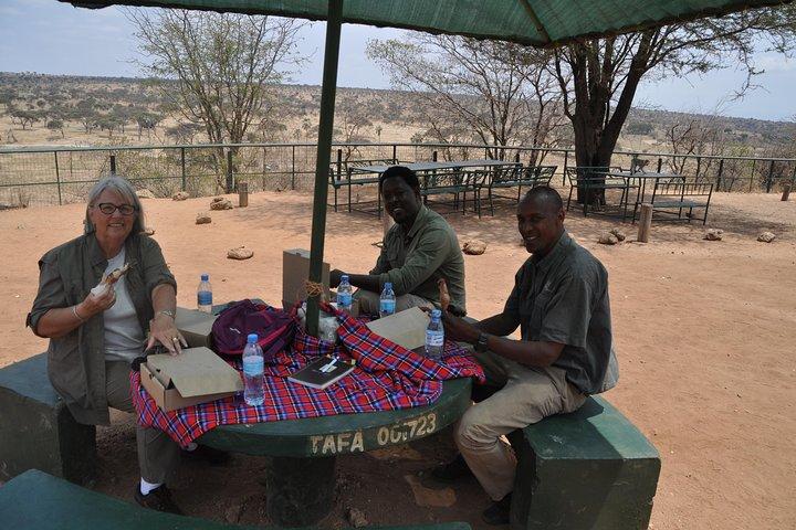 7 Days wildebeest Migration Crossing in Serengeti